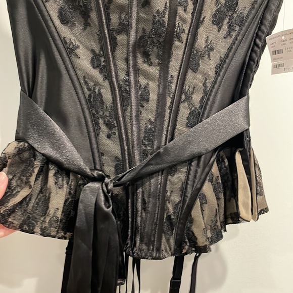 Fredericks of Hollywood corset - Picture 2 of 7
